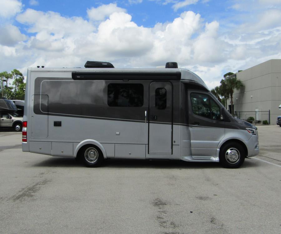 2023 Regency ULTRA BROUGHAM — photo 22 view