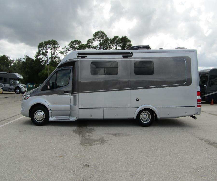 2023 Regency ULTRA BROUGHAM — photo 23 view