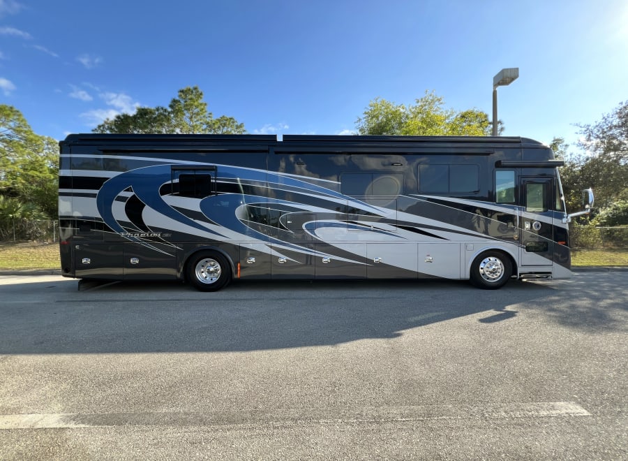2022 Tiffin PHAETON — side profile view