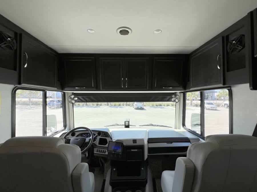 2024 Fleetwood BOUNDER — interior view
