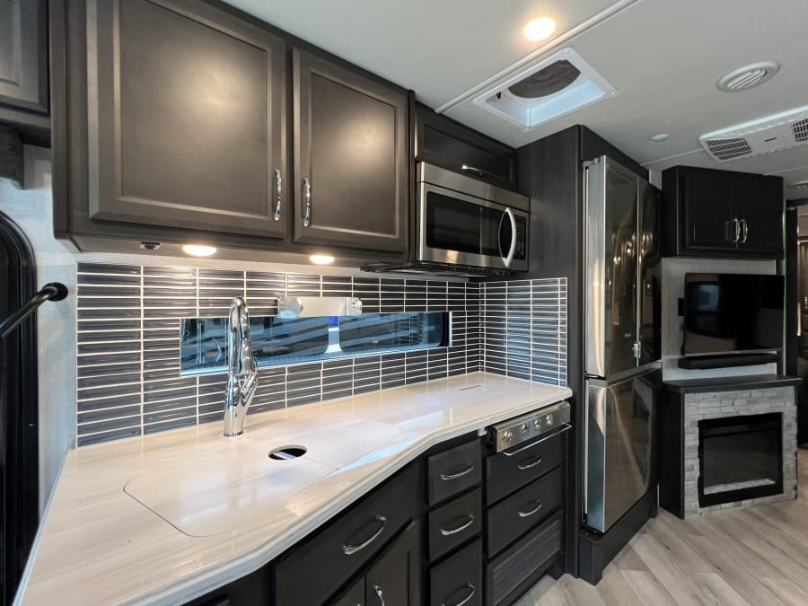 2024 Fleetwood BOUNDER — photo 9 view