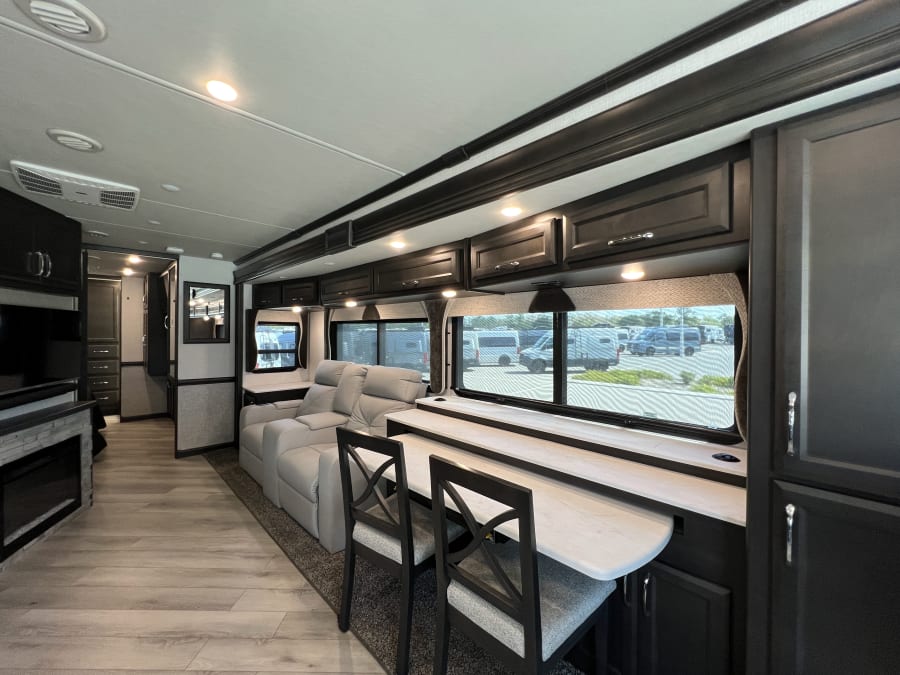 2024 Fleetwood BOUNDER — photo 13 view
