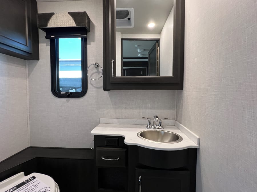 2024 Fleetwood BOUNDER — photo 16 view