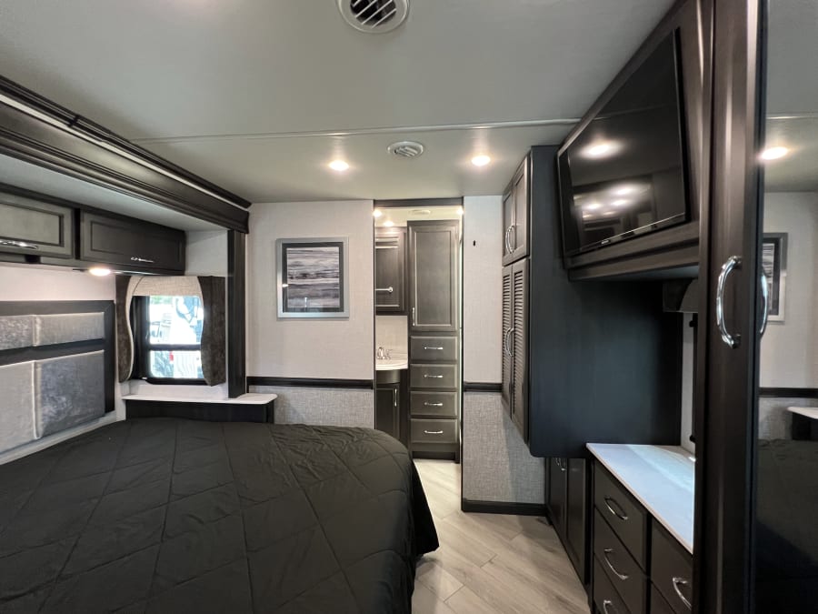 2024 Fleetwood BOUNDER — photo 18 view