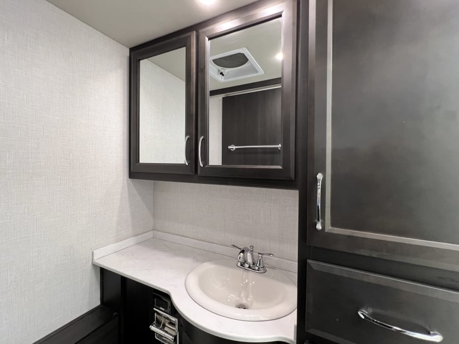 2024 Fleetwood BOUNDER — photo 23 view