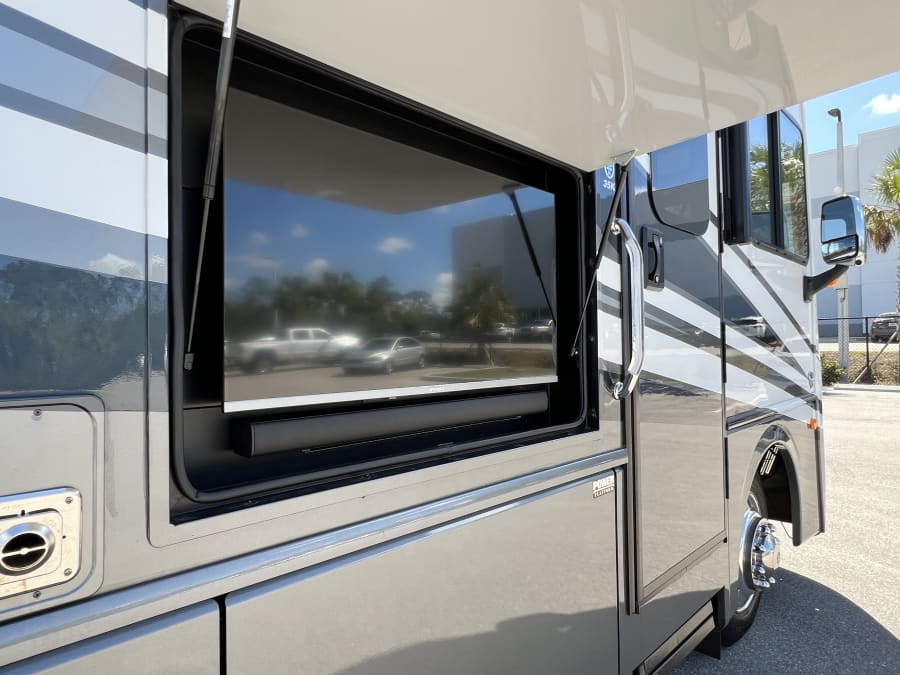 2024 Fleetwood BOUNDER — photo 28 view