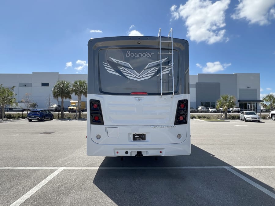 2024 Fleetwood BOUNDER — photo 31 view