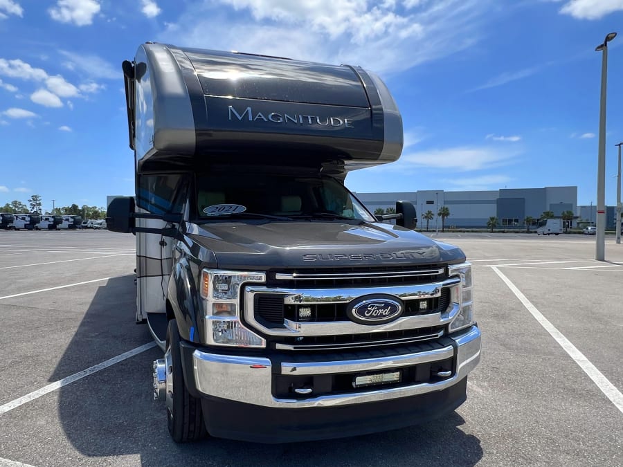 2021 Thor Motor Coach MAGNITUDE