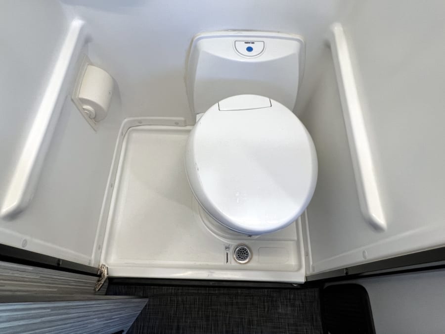 2022 Winnebago REVEL — photo 15 view