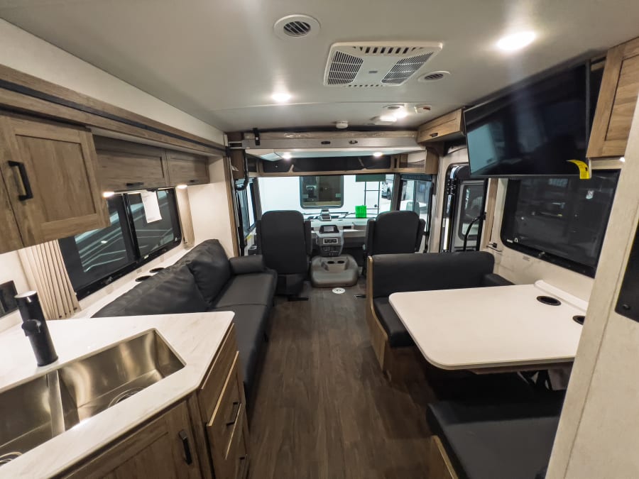 2026 Winnebago SUNSTAR — interior view