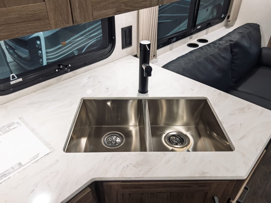 2026 Winnebago SUNSTAR — photo 13 view