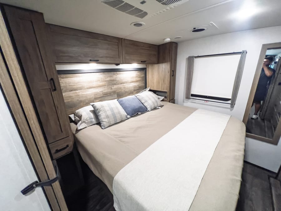 2026 Winnebago SUNSTAR — photo 18 view