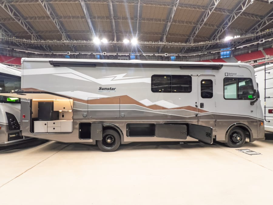 2026 Winnebago SUNSTAR — photo 21 view