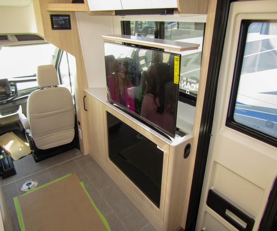 2026 Leisure Travel Vans WONDER — photo 10 view