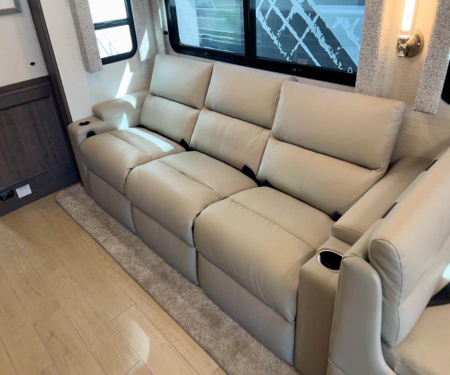 2026 Entegra ACCOLADE XL — photo 9 view