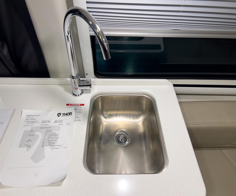 2026 Thor Motor Coach TRANQUILITY — photo 12 view