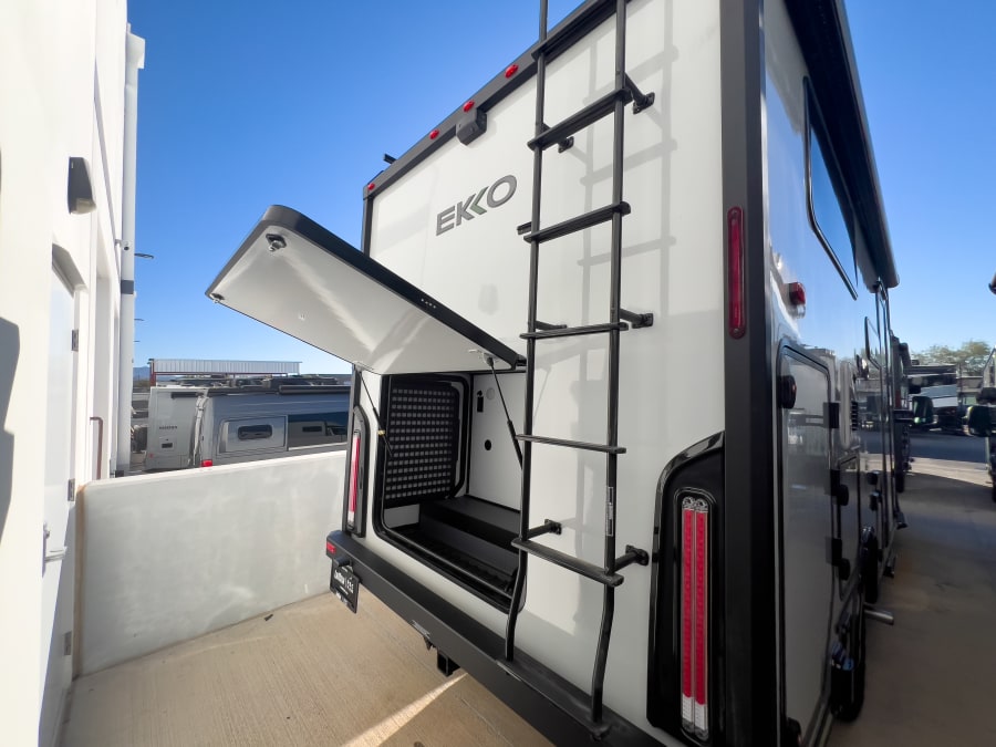 2026 Winnebago EKKO — photo 32 view