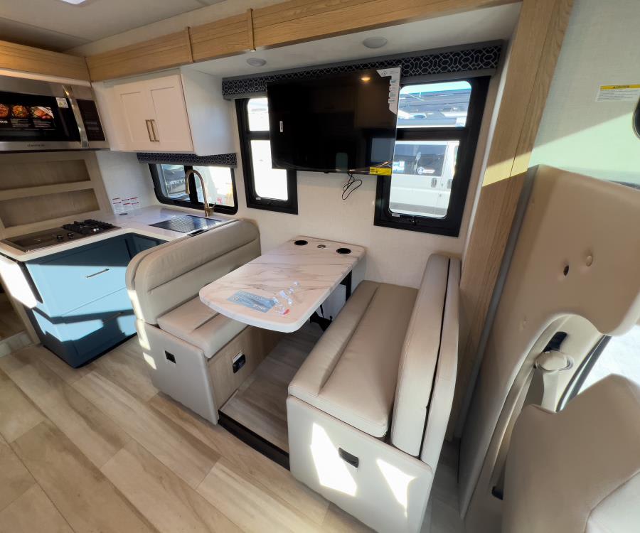 2026 Thor Motor Coach QUANTUM — photo 8 view