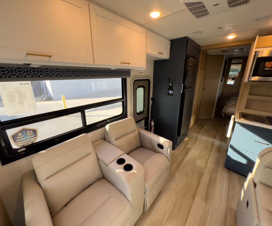 2026 Thor Motor Coach QUANTUM — photo 9 view
