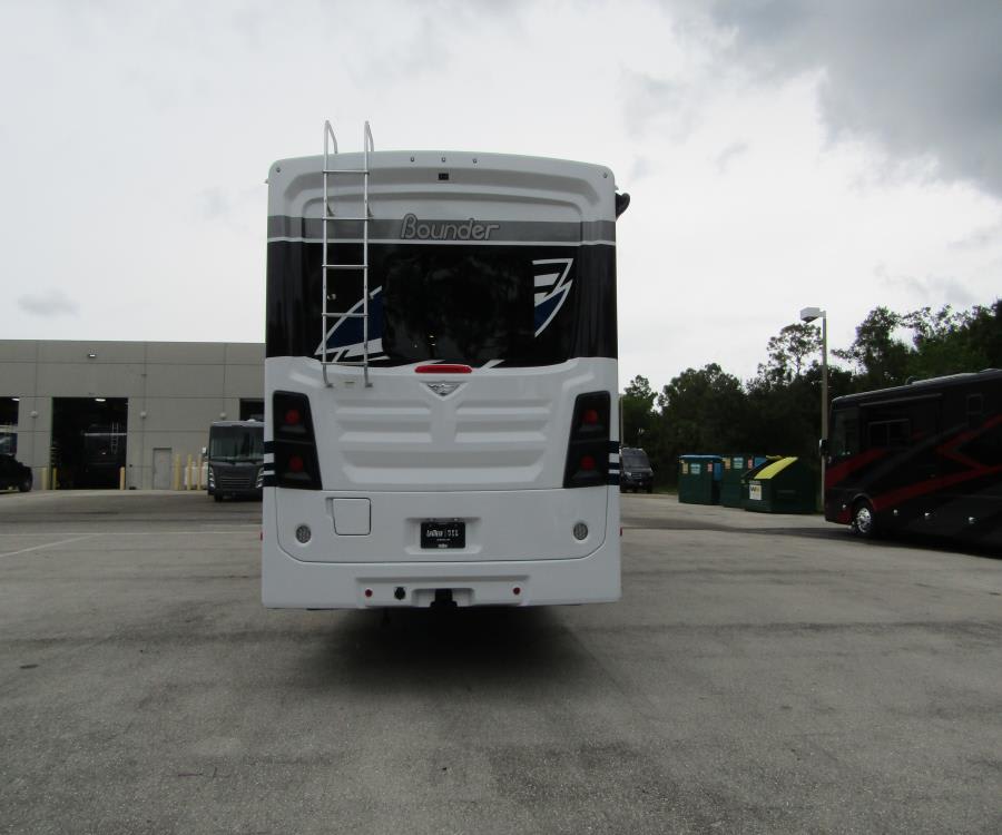 2026 Fleetwood BOUNDER — photo 37 view