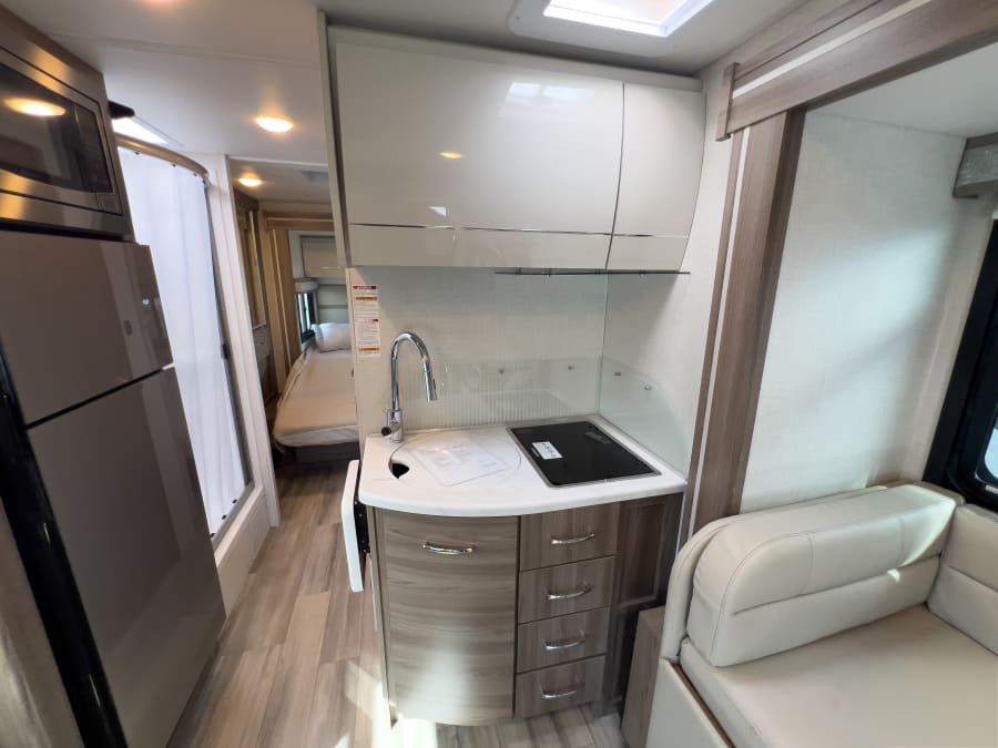 2026 Thor Motor Coach DELANO — photo 11 view