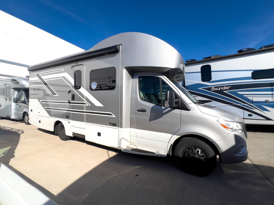 2026 Thor Motor Coach DELANO — photo 19 view
