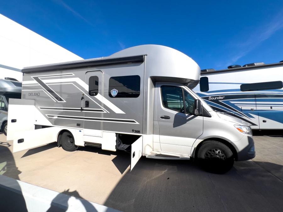 2026 Thor Motor Coach DELANO — photo 20 view