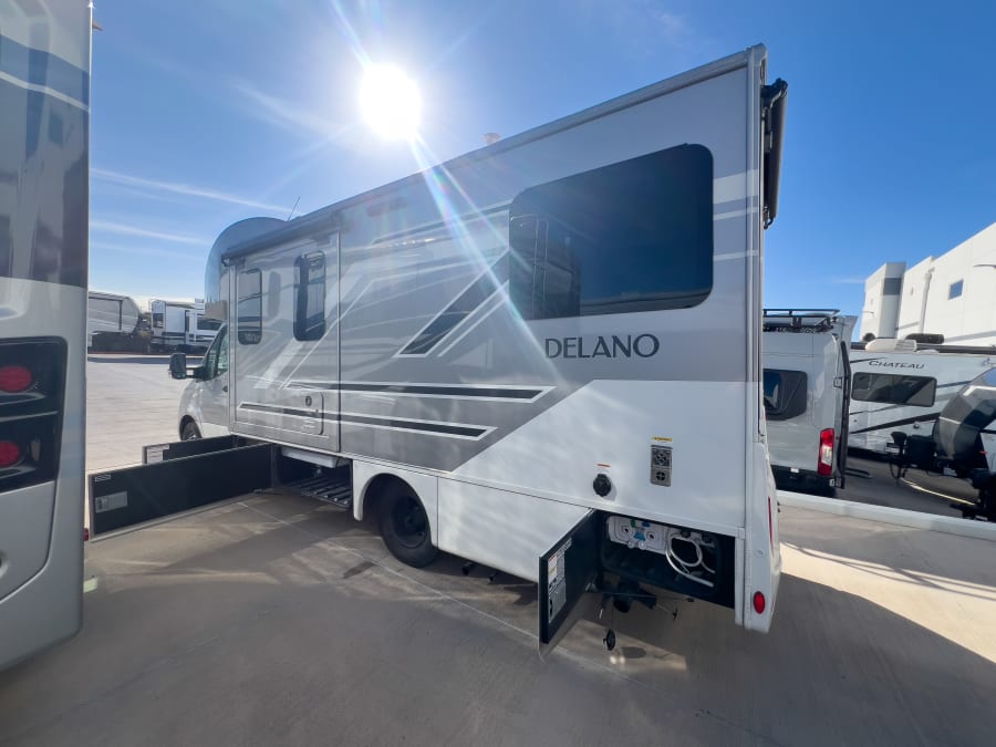 2026 Thor Motor Coach DELANO — photo 25 view