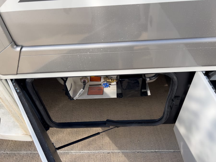 2026 Thor Motor Coach DELANO — photo 28 view