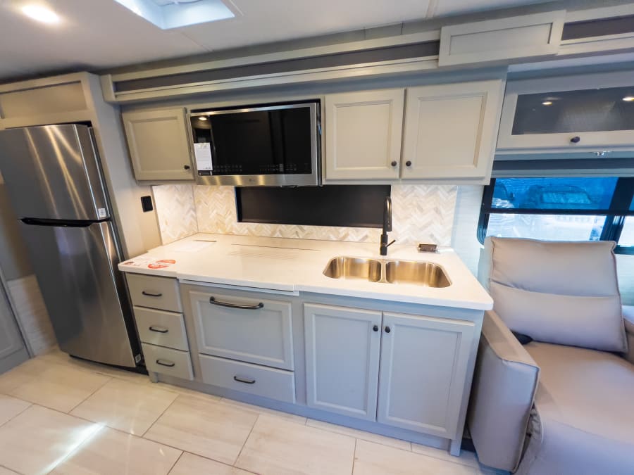 2026 Tiffin ALLEGRO BAY — photo 11 view