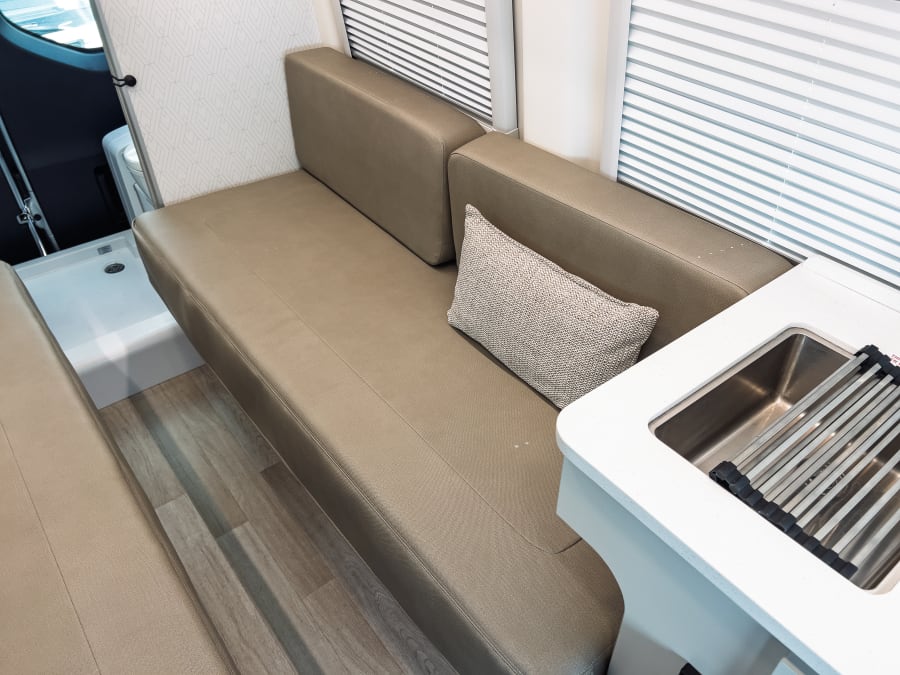 2027 Thor Motor Coach TRANQUILITY — photo 10 view