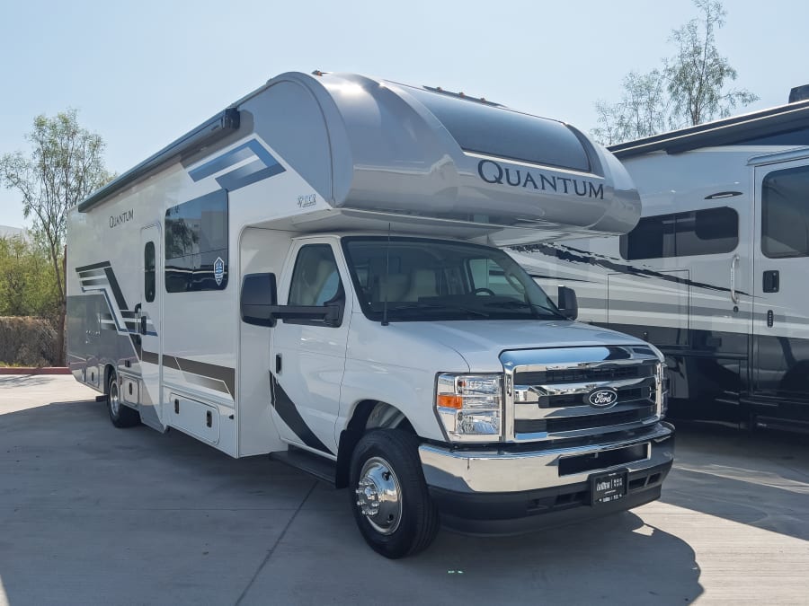 2027 Thor Motor Coach QUANTUM