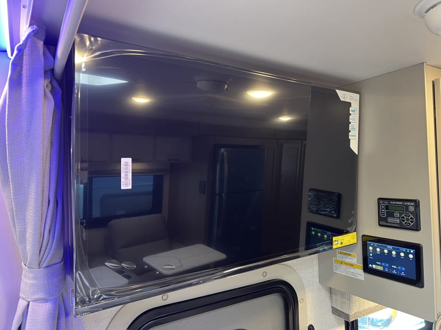 2027 Thor Motor Coach OMNI TRAIL — photo 11 view