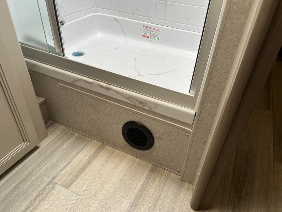 2027 Thor Motor Coach OMNI TRAIL — photo 19 view