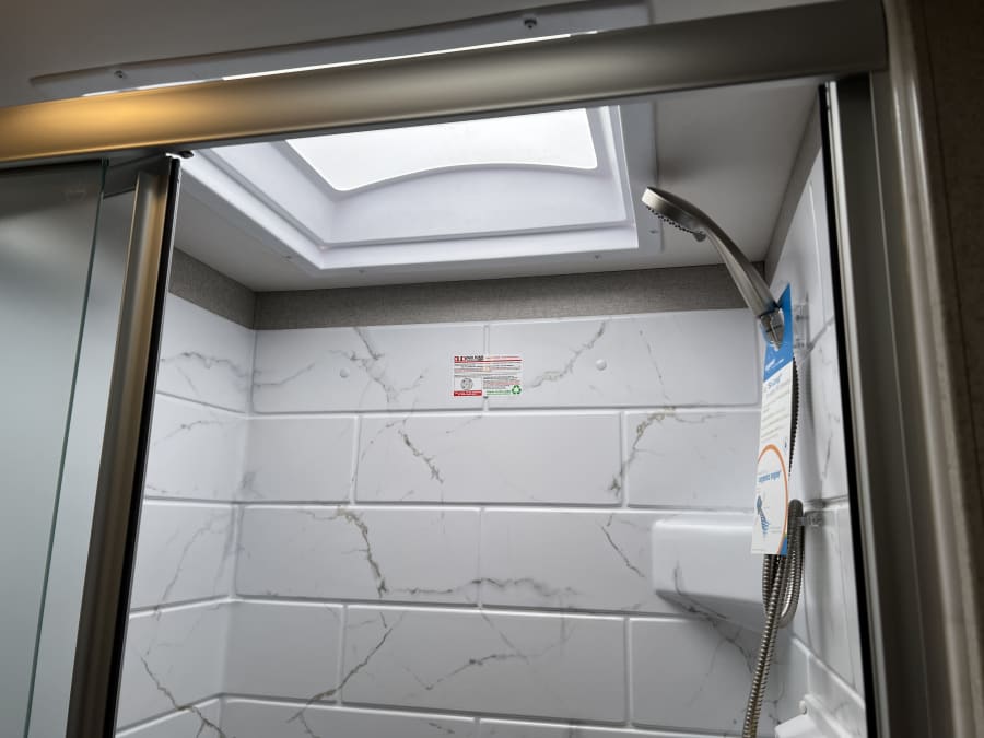 2027 Thor Motor Coach OMNI TRAIL — photo 20 view