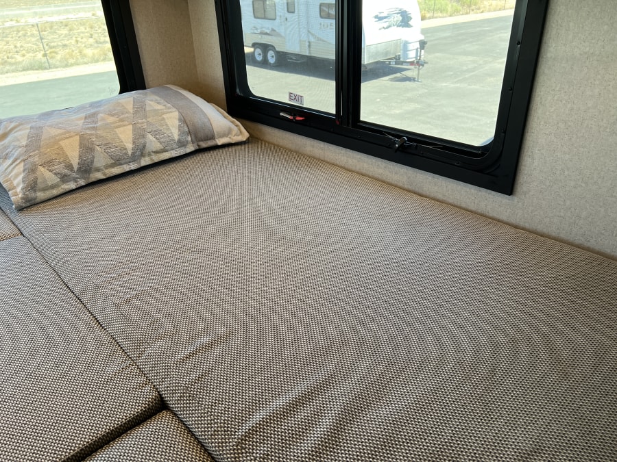 2027 Thor Motor Coach OMNI TRAIL — photo 25 view