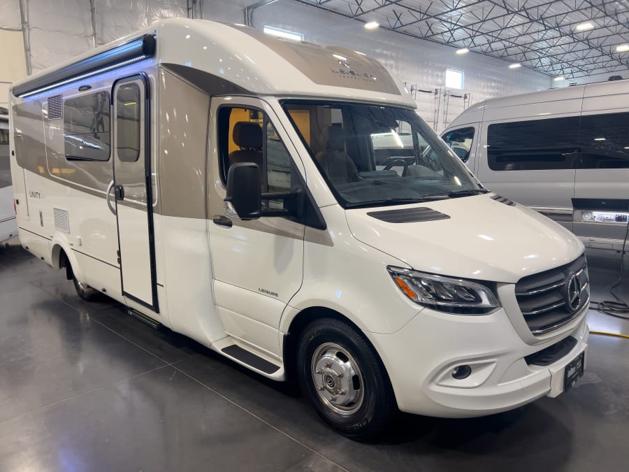 2022 Leisure Travel Vans UNITY