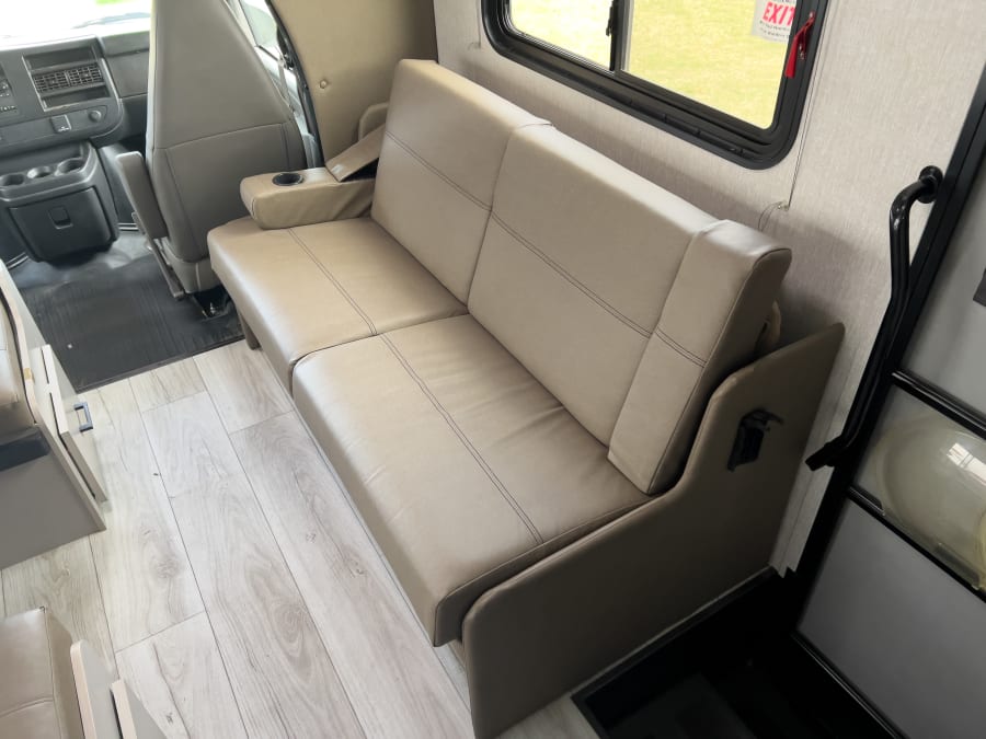 2025 Coachmen FREELANDER — photo 10 view