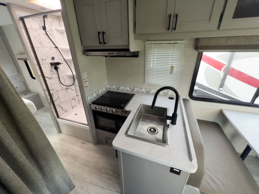 2025 Coachmen FREELANDER — photo 12 view
