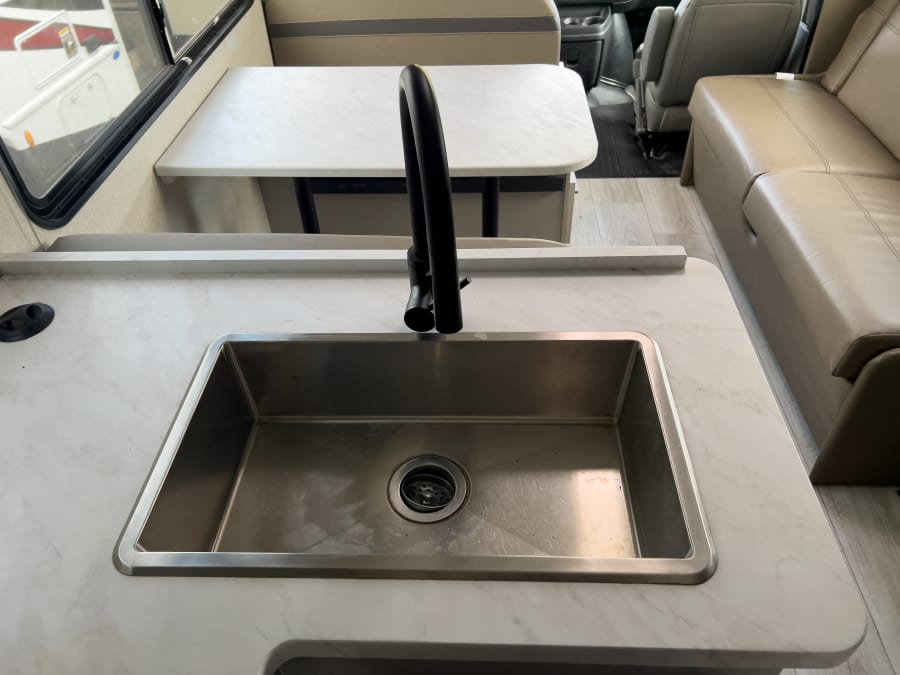 2025 Coachmen FREELANDER — photo 13 view