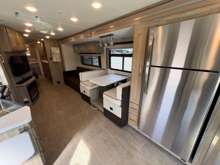 2021 Coachmen SPORTSCOACH — engine compartment view