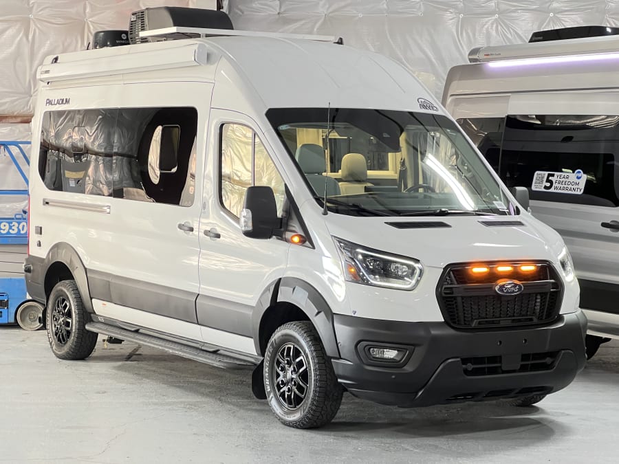 2025 Thor Motor Coach PALLADIUM
