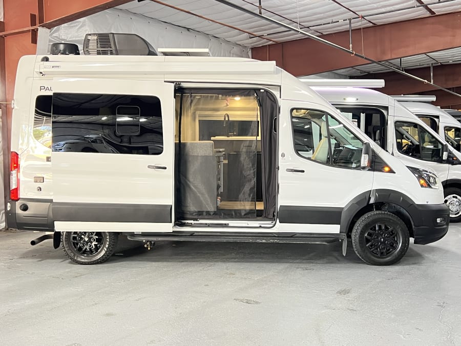 2025 Thor Motor Coach PALLADIUM — photo 19 view