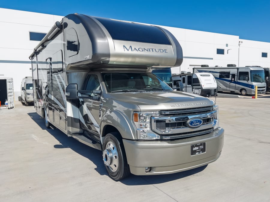 2022 Thor Motor Coach MAGNITUDE