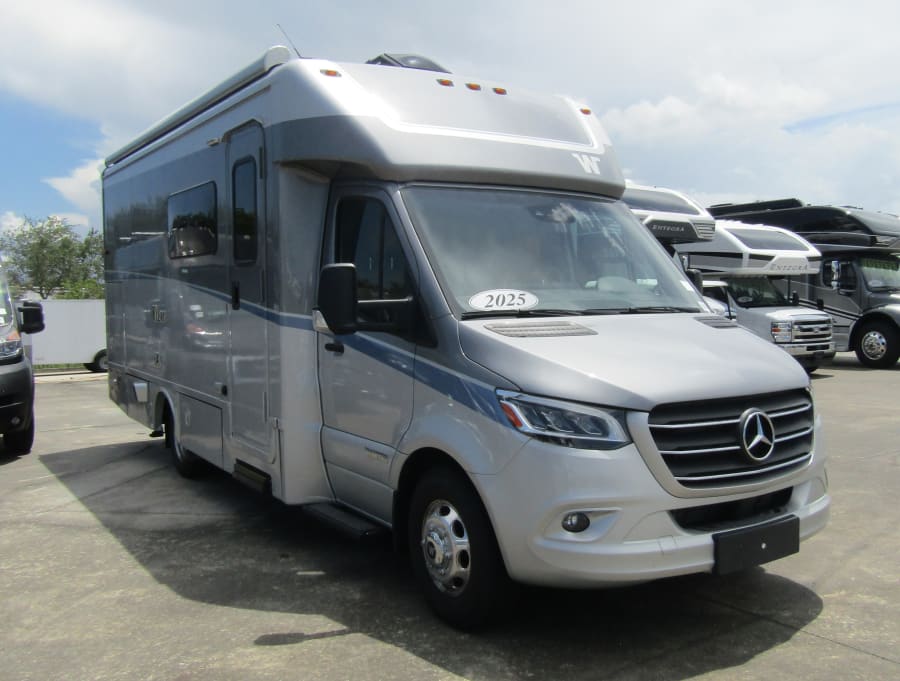 2025 Winnebago VIEW