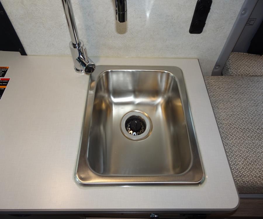 2025 Winnebago SOLIS — photo 10 view