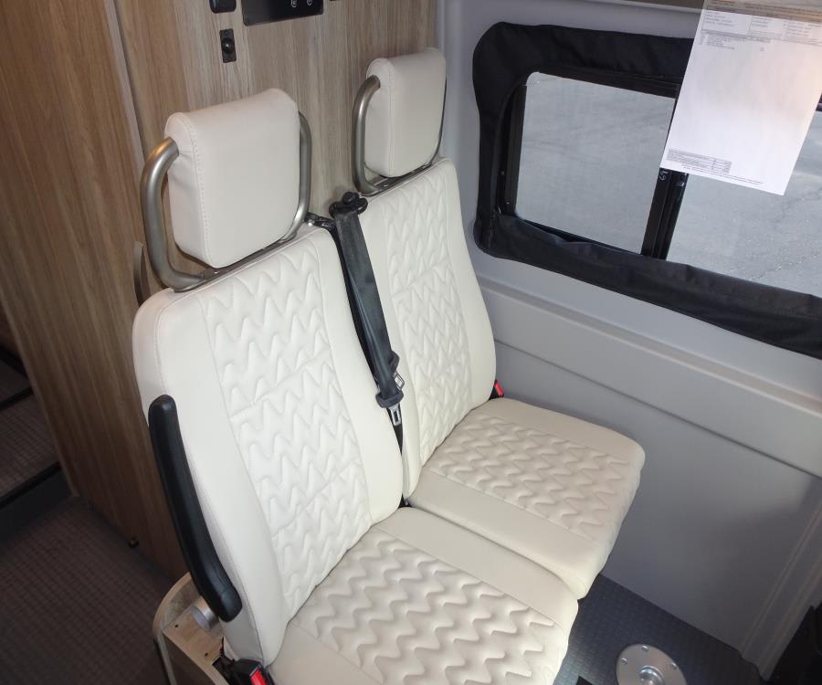 2025 Winnebago SOLIS — photo 13 view