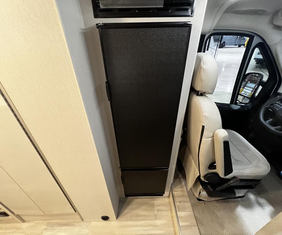 2026 Thor Motor Coach TELLARO — photo 10 view