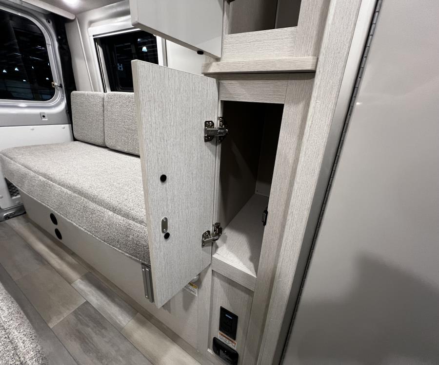 2026 Thor Motor Coach TELLARO — photo 22 view
