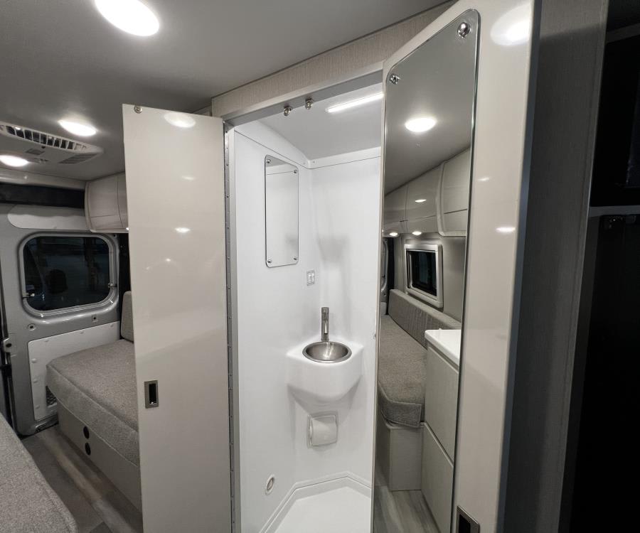 2026 Thor Motor Coach TELLARO — photo 25 view